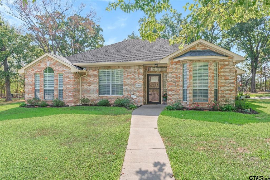 2 Bentwood Circle, Canton, TX 75103