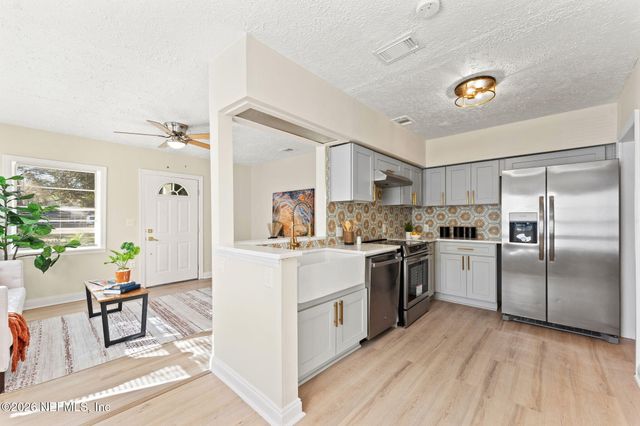 4517 DELTA Avenue, Jacksonville, FL 32205