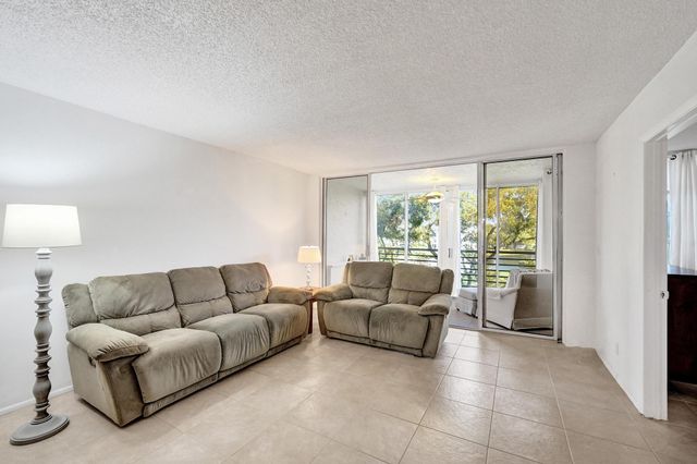 9531 Seagrape Drive 305, Davie, FL 33324