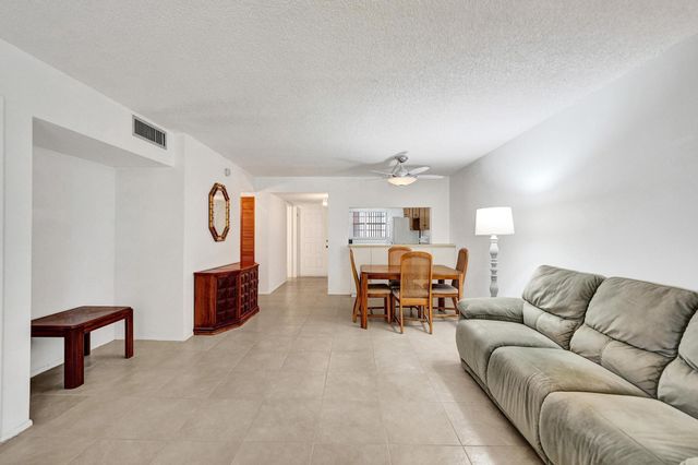 9531 Seagrape Drive 305, Davie, FL 33324