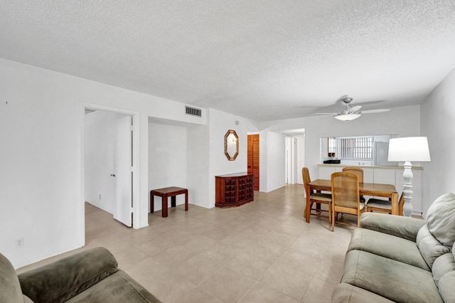 9531 Seagrape Drive 305, Davie, FL 33324