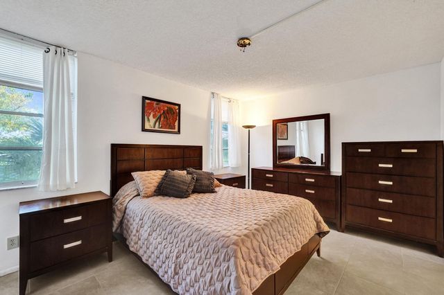 9531 Seagrape Drive 305, Davie, FL 33324