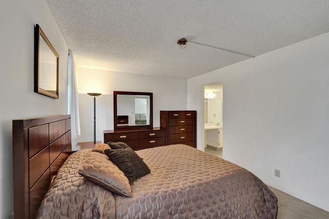 9531 Seagrape Drive 305, Davie, FL 33324