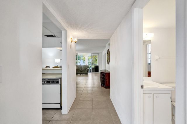 9531 Seagrape Drive 305, Davie, FL 33324