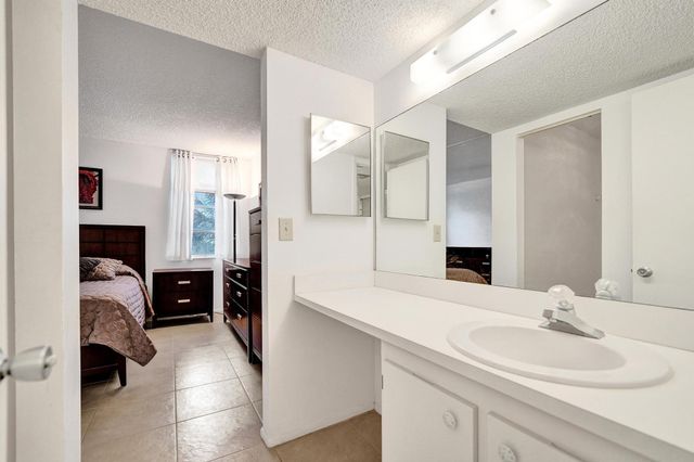 9531 Seagrape Drive 305, Davie, FL 33324