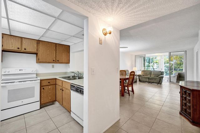 9531 Seagrape Drive 305, Davie, FL 33324