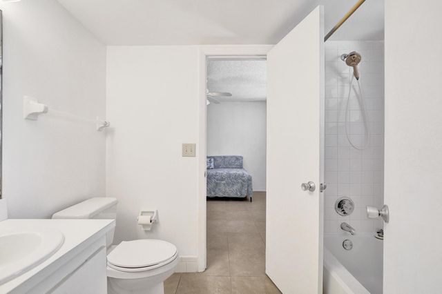 9531 Seagrape Drive 305, Davie, FL 33324