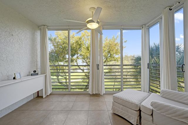 9531 Seagrape Drive 305, Davie, FL 33324