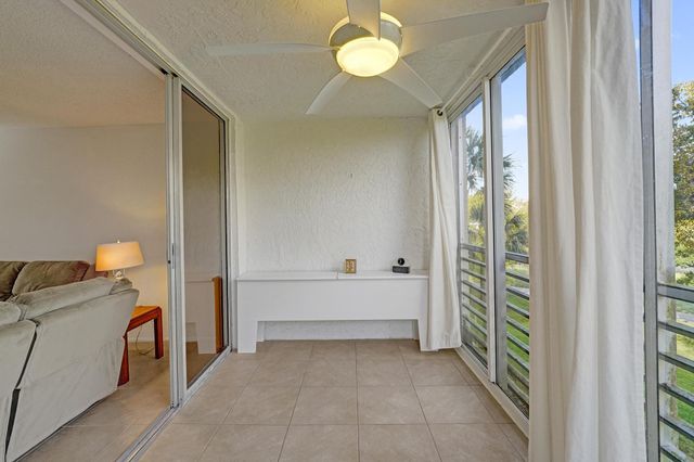 9531 Seagrape Drive 305, Davie, FL 33324