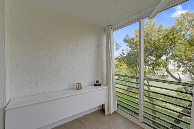 9531 Seagrape Drive 305, Davie, FL 33324