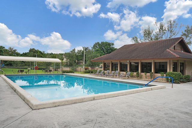 9531 Seagrape Drive 305, Davie, FL 33324