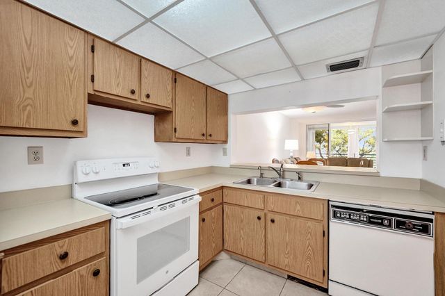 9531 Seagrape Drive 305, Davie, FL 33324