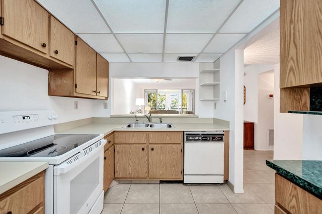 9531 Seagrape Drive 305, Davie, FL 33324