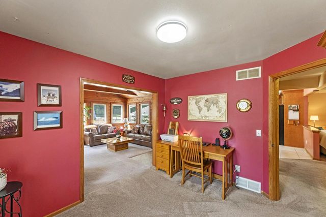 255 Willow DRIVE, Hartland, WI 53029