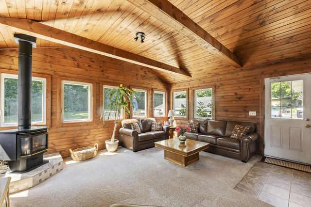 255 Willow DRIVE, Hartland, WI 53029