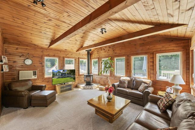 255 Willow DRIVE, Hartland, WI 53029