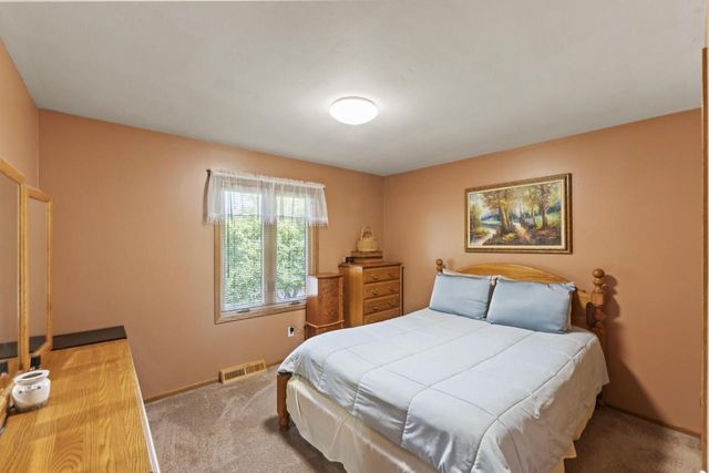 255 Willow DRIVE, Hartland, WI 53029