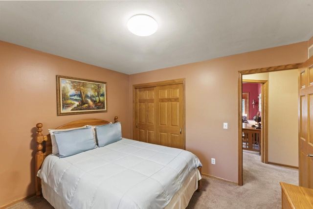 255 Willow DRIVE, Hartland, WI 53029