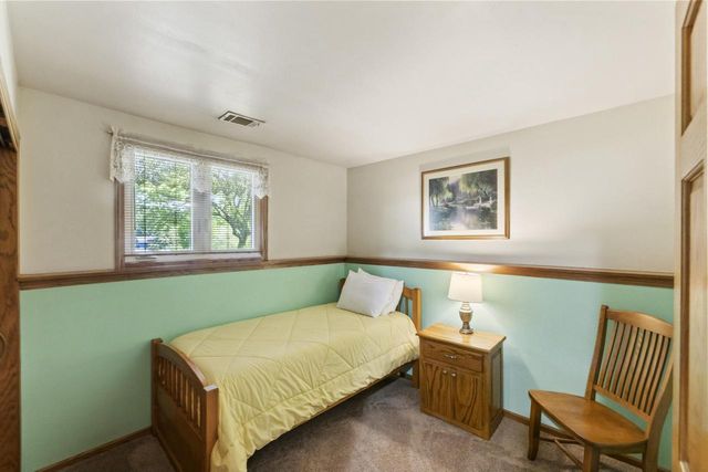 255 Willow DRIVE, Hartland, WI 53029