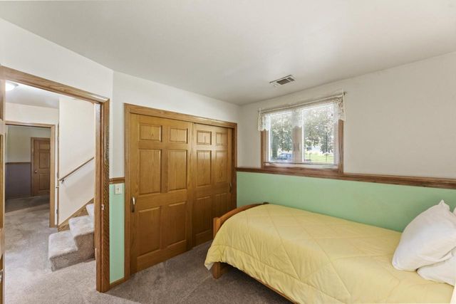 255 Willow DRIVE, Hartland, WI 53029
