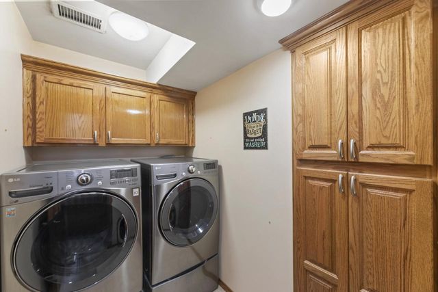 255 Willow DRIVE, Hartland, WI 53029