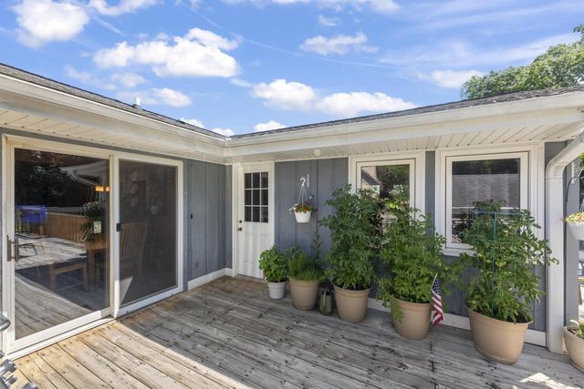 255 Willow DRIVE, Hartland, WI 53029