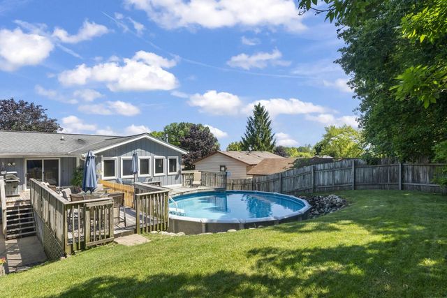255 Willow DRIVE, Hartland, WI 53029