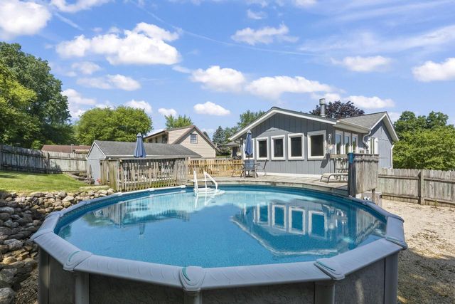 255 Willow DRIVE, Hartland, WI 53029