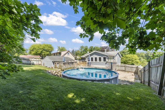 255 Willow DRIVE, Hartland, WI 53029