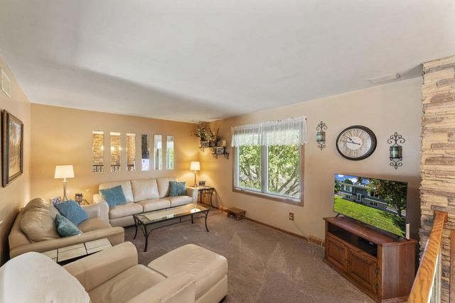 255 Willow DRIVE, Hartland, WI 53029