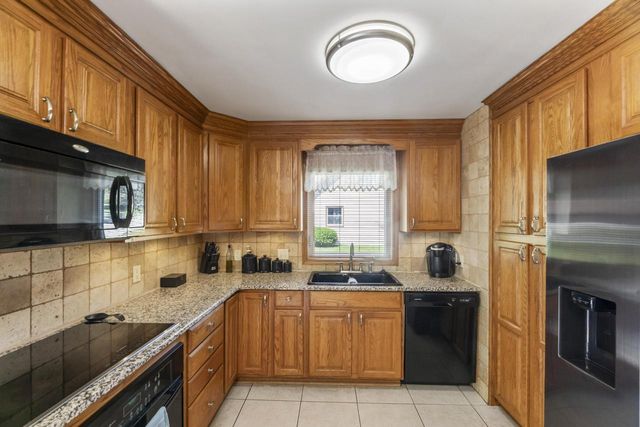 255 Willow DRIVE, Hartland, WI 53029