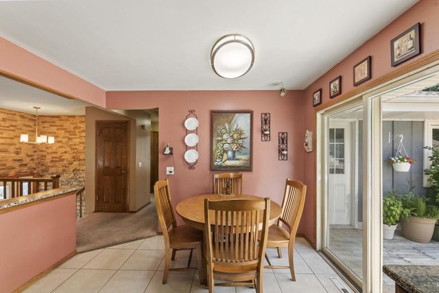 255 Willow DRIVE, Hartland, WI 53029
