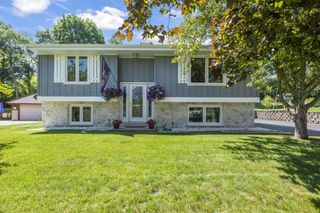 255 Willow DRIVE, Hartland, WI 53029