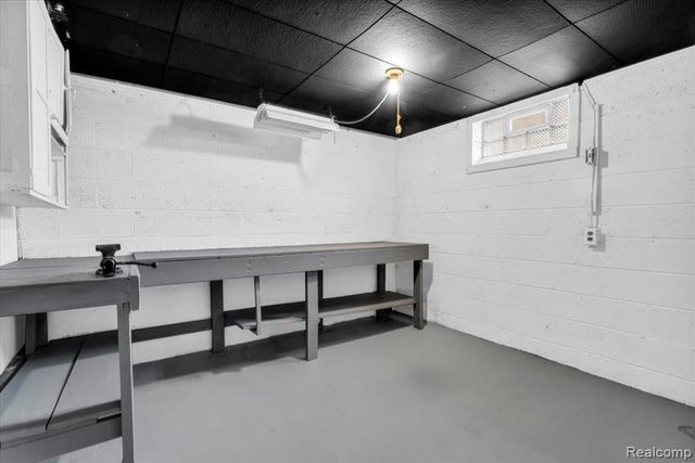 19440 Sawyer Street, Detroit, MI 48228