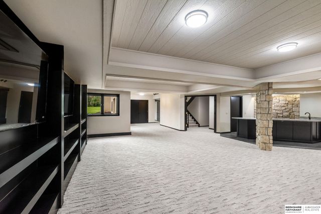 21025 Roundup Road, Elkhorn, NE 68022