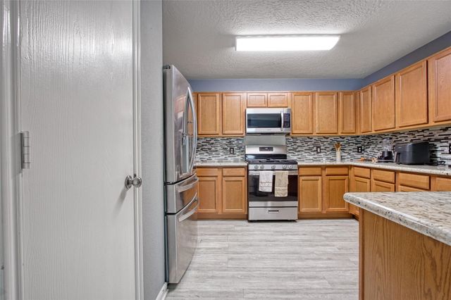 2666 Skyview Downs Drive, Houston, TX 77047