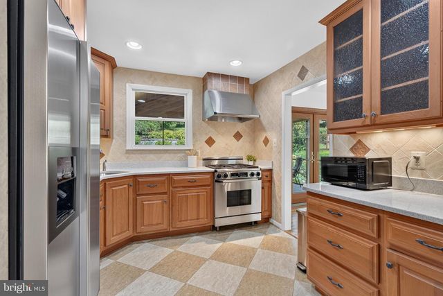 3 N HILLTOP RD, Baltimore, MD 21228