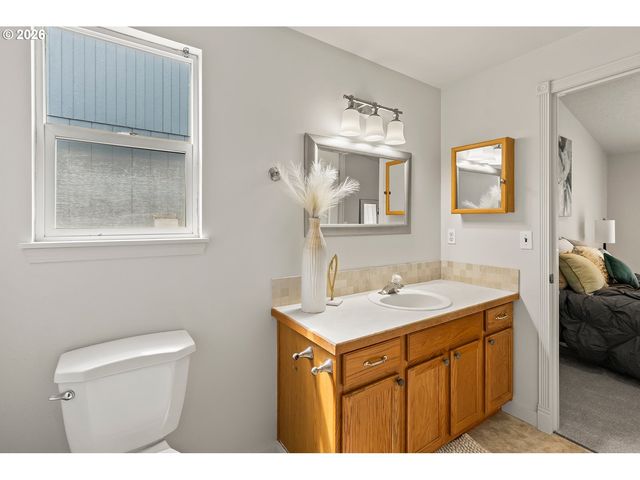 9904 Ne 41ST Ct, Vancouver, WA 98686