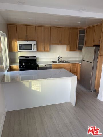 1963 17th Street 5, Santa Monica, CA 90404