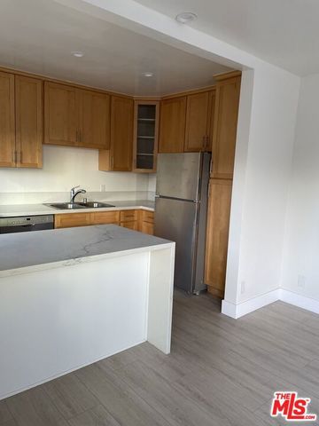 1963 17th Street 5, Santa Monica, CA 90404