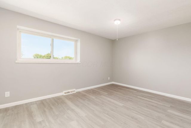 1865 Willoway Circle N, Columbus, OH 43220