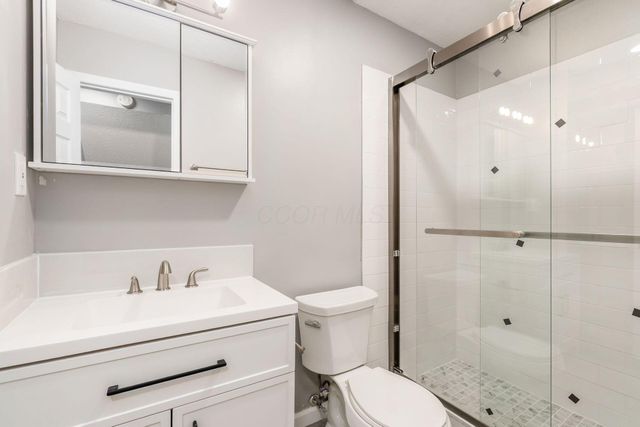 1865 Willoway Circle N, Columbus, OH 43220