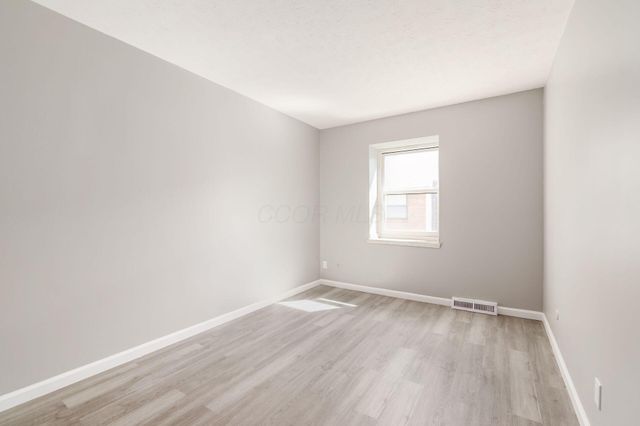 1865 Willoway Circle N, Columbus, OH 43220