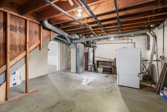 1865 Willoway Circle N, Columbus, OH 43220