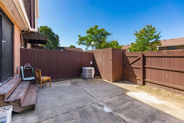 1865 Willoway Circle N, Columbus, OH 43220