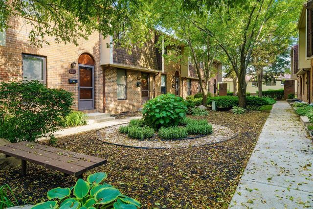 1865 Willoway Circle N, Columbus, OH 43220