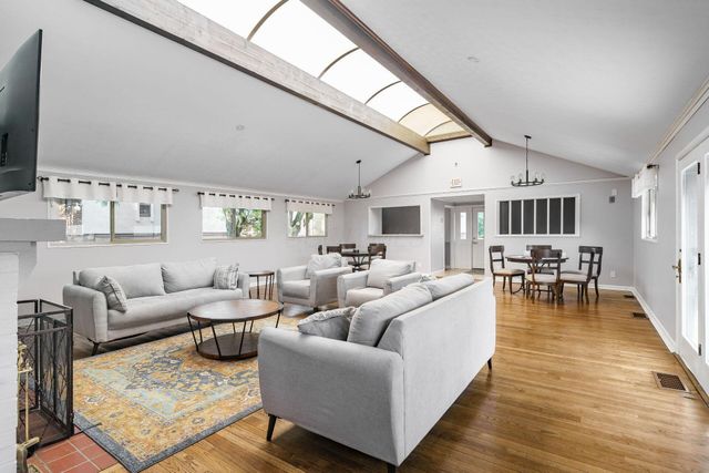 1865 Willoway Circle N, Columbus, OH 43220