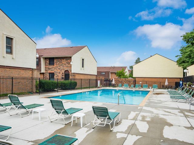 1865 Willoway Circle N, Columbus, OH 43220