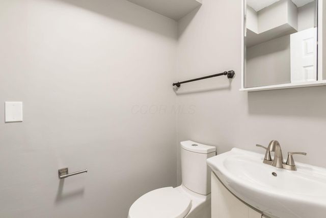 1865 Willoway Circle N, Columbus, OH 43220