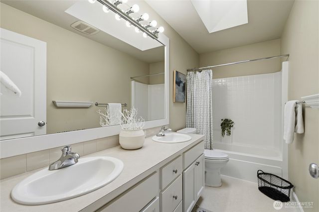 372 Wilderness Peak Drive NW, Issaquah, WA 98027